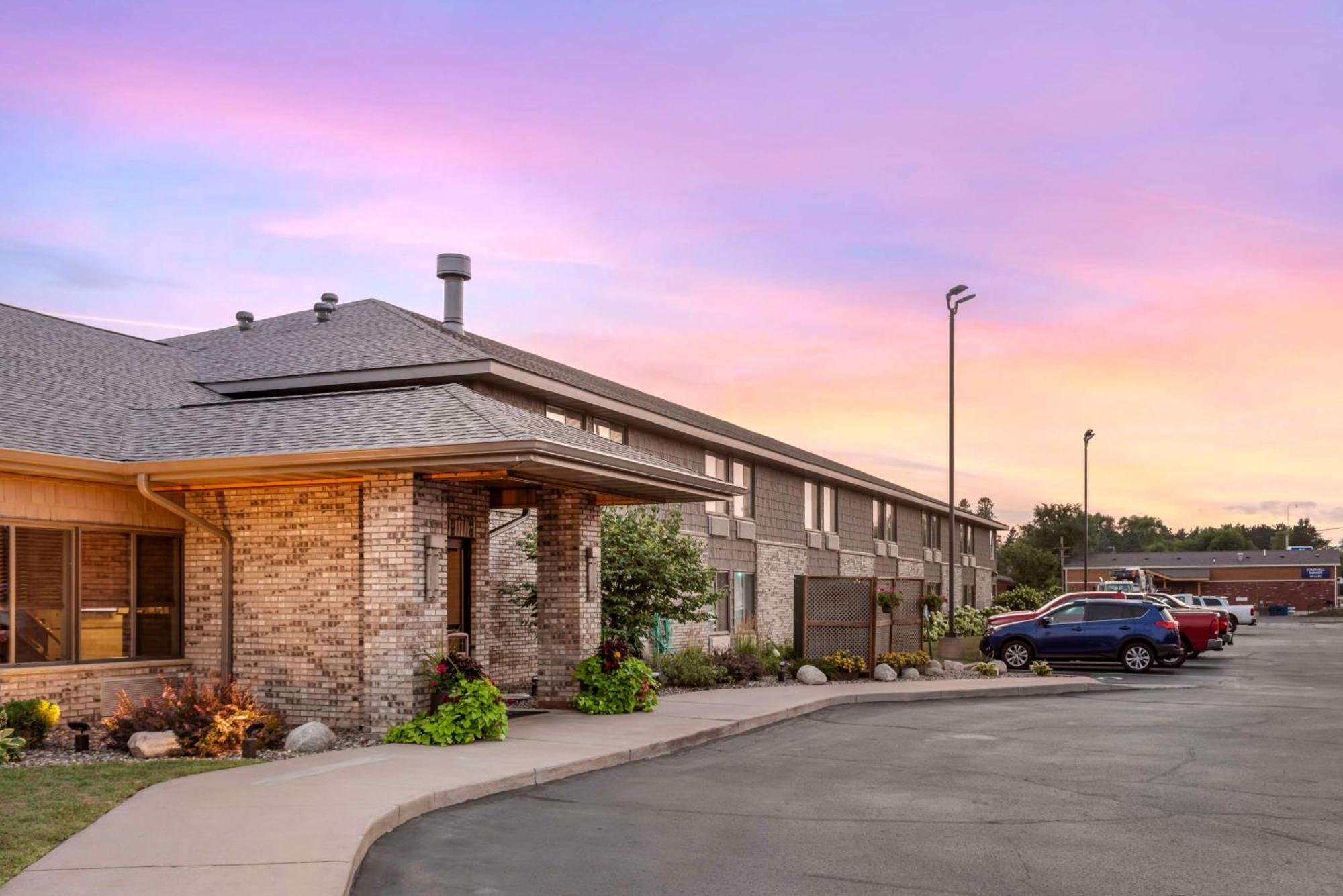 Best Western Spooner Riverplace Εξωτερικό φωτογραφία